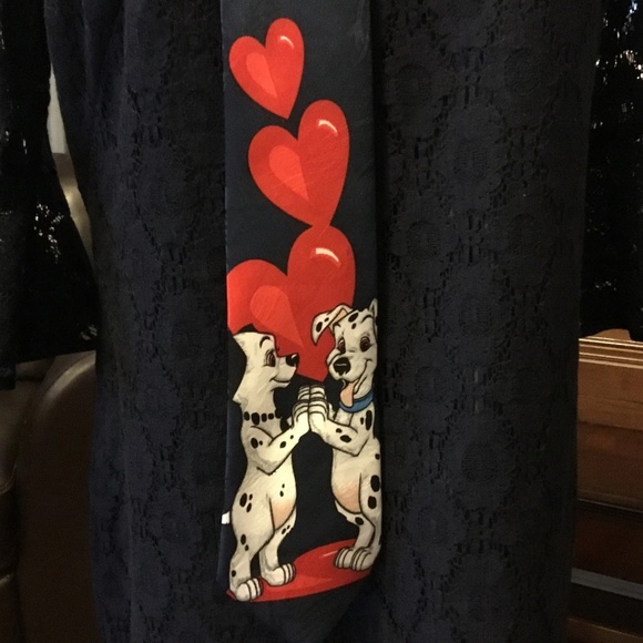 DISNEY 101 Dalmatians men’s tie with Pongo and Perdita clutching each other - Picture 2 of 5